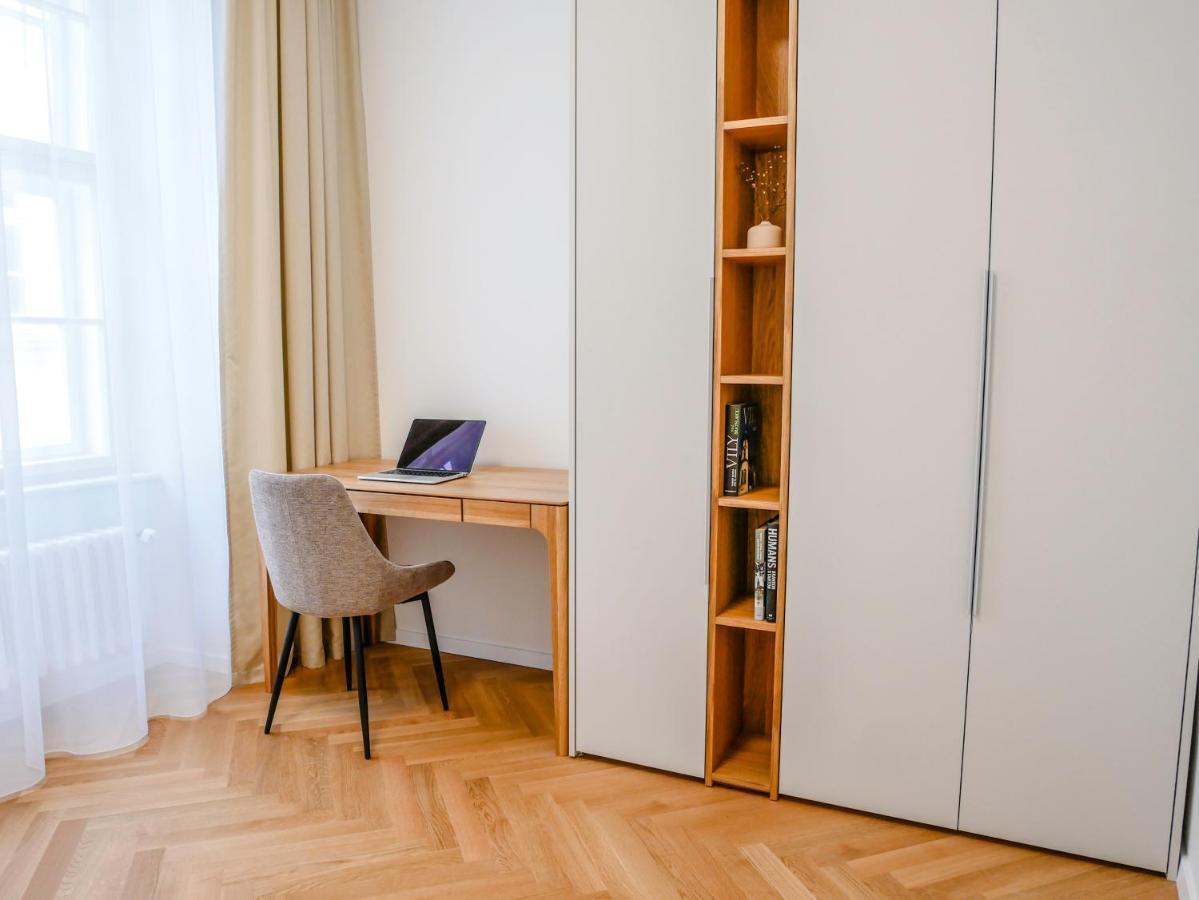 Laurinska 1 Apartments Bratislava Luaran gambar