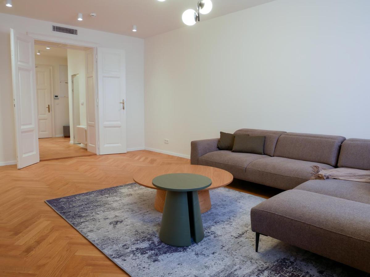 Laurinska 1 Apartments Bratislava Luaran gambar